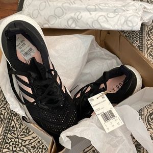 Brand New Adidas ultraboost 22 heat.rdy size 7.5 Run a little big.